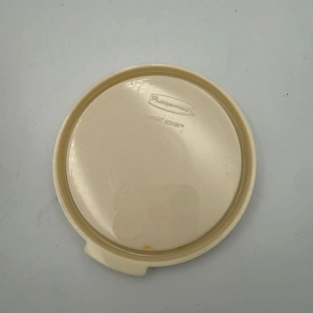 Vintage Rubbermaid Servin Saver Almond Cream Plastic Tumbler with Lid 3926 4